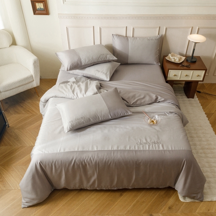 91家纺网 家纺一手货源 找家纺 金奇达2025新款【黛拉】-茧养莱赛尔四件套（标准号全网控价（折后券后）不低于228元） 黛拉-云母灰