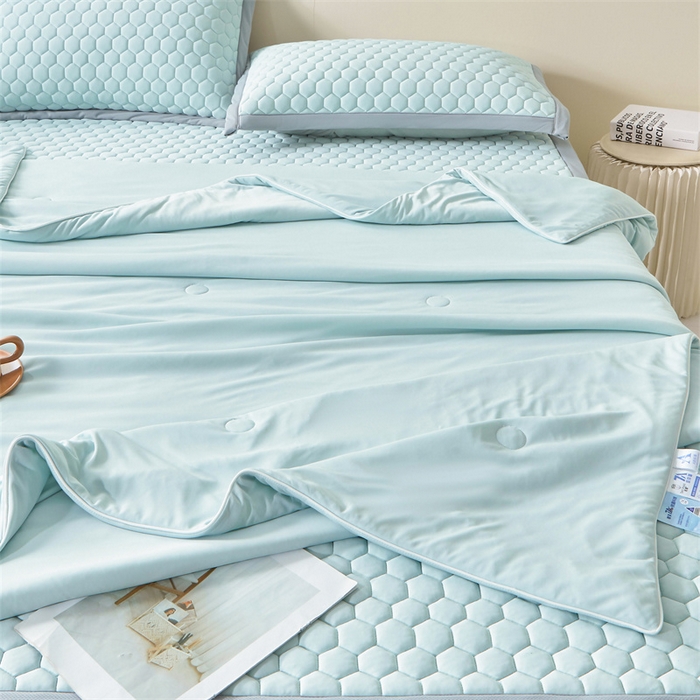 91家纺网 家纺一手货源 找家纺 雯豆家纺 2025夏季新品100%锦纶纯色凉感夏被空调被7A抗菌薄被子可机洗被芯 小冰皮锦纶夏被-淡水蓝