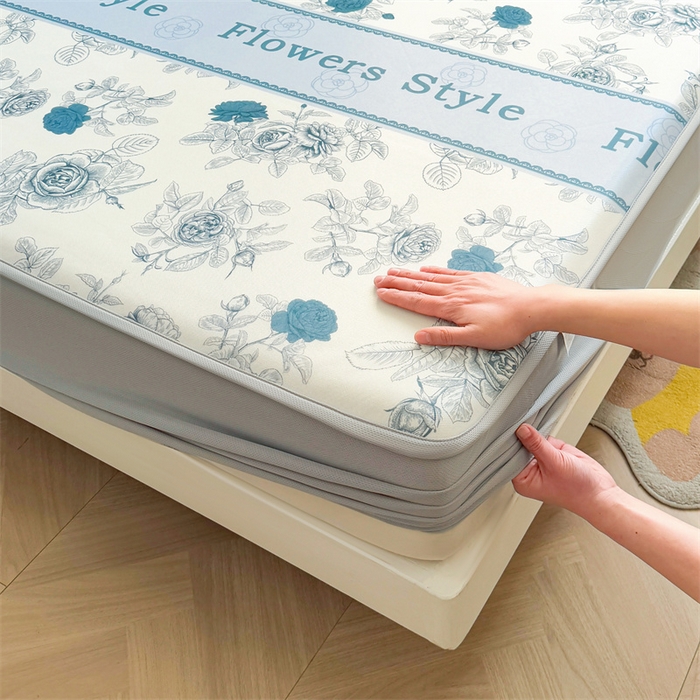 91家纺网 家纺一手货源 找家纺 雯豆家纺 2025夏季新品碳光冰丝凉席床笠款三件套印花小清新绑带冰丝席床罩 碳光冰丝席-床笠款-诗韵