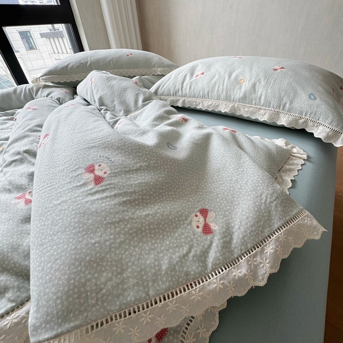 91家纺网 家纺一手货源 找家纺 8+8 （花型持续更新中）2025新款全棉双层纱镂空花边/皱皱花边四件套 甜甜兔