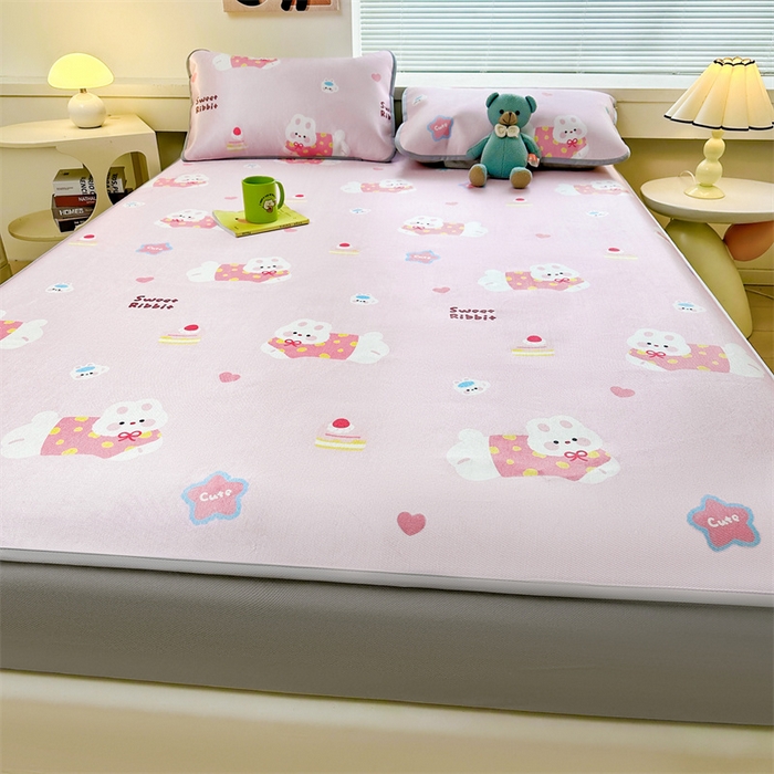 91家纺网 家纺一手货源 找家纺 雯豆家纺 2025夏季新品冰藤印花床笠三件套加厚冰丝软藤席小清新印花床罩单件 冰藤席-床笠款-甜蜜小兔