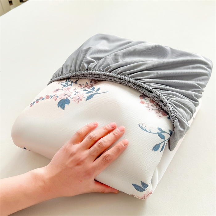 91家纺网 家纺一手货源 找家纺 雯豆家纺 2025夏季新品碳光冰丝凉席床笠款三件套印花小清新绑带冰丝席床罩 碳光冰丝席-床笠款-闻香玫瑰