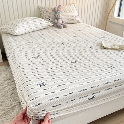 91家纺网 家纺一手货源 找家纺 芯元素 2025新款针织双层纱印花床笠 时尚小咪