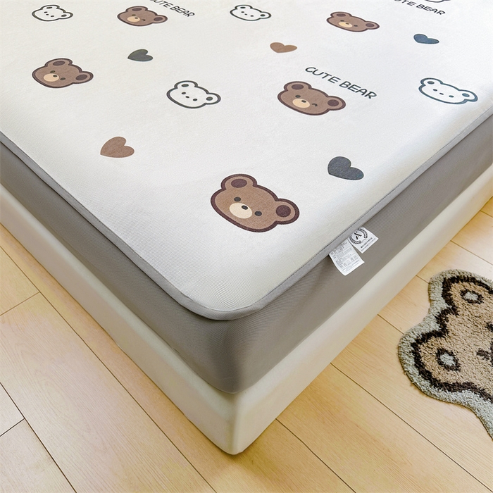 91家纺网 家纺一手货源 找家纺 雯豆家纺 2025夏季新品冰藤印花床笠三件套加厚冰丝软藤席小清新印花床罩单件 冰藤席-床笠款-波点小熊