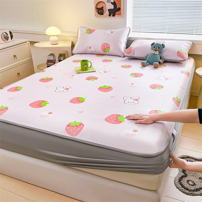 91家纺网 家纺一手货源 找家纺 雯豆家纺 2025夏季新品冰藤印花床笠三件套加厚冰丝软藤席小清新印花床罩单件 冰藤席-床笠款-草莓兔