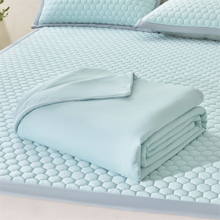 91家纺网 家纺一手货源 找家纺 雯豆家纺 2025夏季新品100%锦纶纯色凉感夏被空调被7A抗菌薄被子可机洗被芯 小冰皮锦纶夏被-淡水蓝