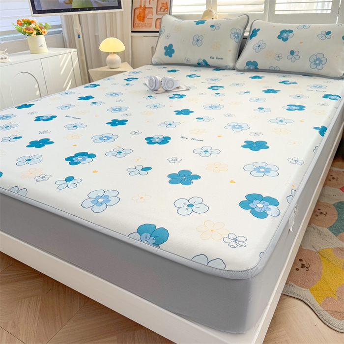 91家纺网 家纺一手货源 找家纺 雯豆家纺 2025夏季新品碳光冰丝凉席床笠款三件套印花小清新绑带冰丝席床罩 碳光冰丝席-床笠款-漫雨