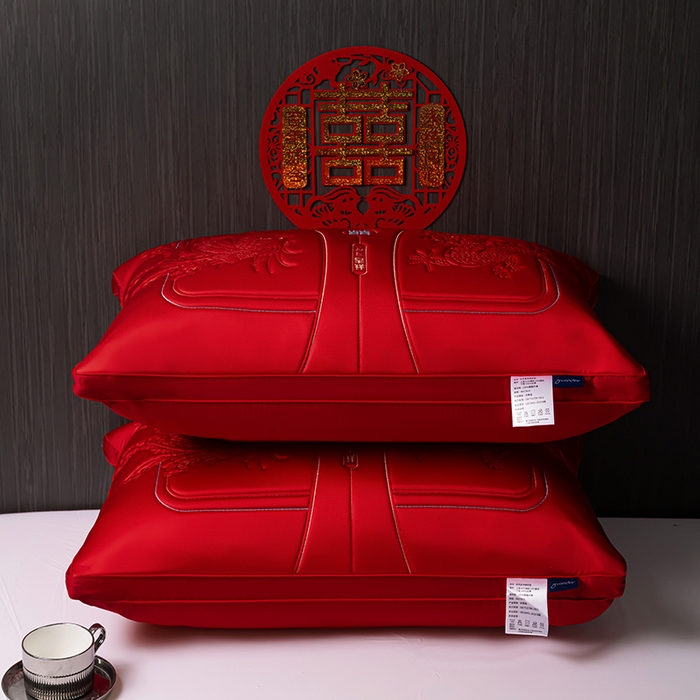 91家纺网 家纺一手货源 找家纺 （总）糖果枕芯 新款龙凤呈祥满版刺绣婚庆枕大红羽丝绒枕头枕芯