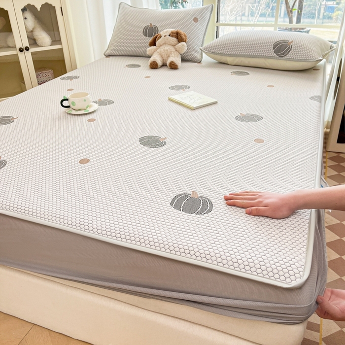 91家纺网 家纺一手货源 找家纺 卡伦2025新款凉感丝凉豆豆凉席床笠提花系列 凉豆豆-南瓜灰