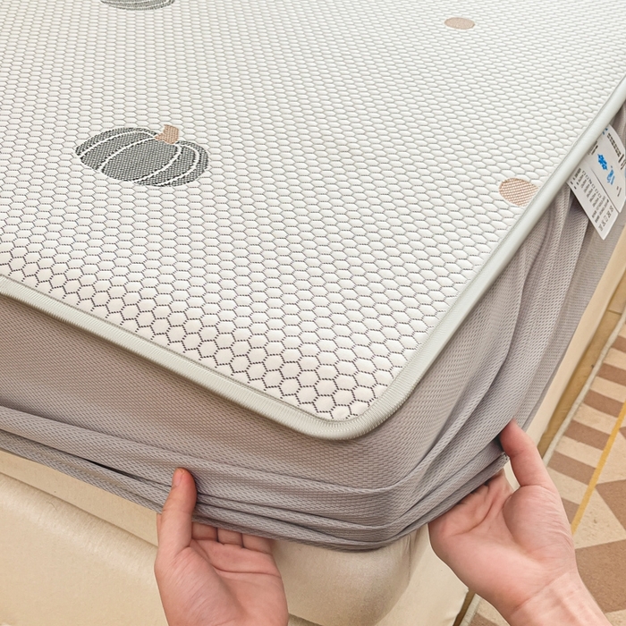 91家纺网 家纺一手货源 找家纺 卡伦2025新款凉感丝凉豆豆凉席床笠提花系列 凉豆豆-南瓜灰