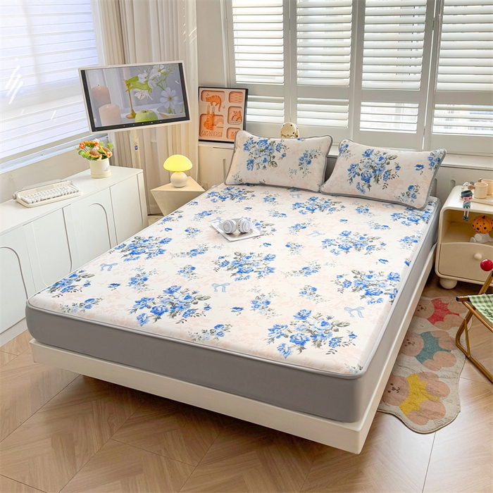 91家纺网 家纺一手货源 找家纺 雯豆家纺 2025夏季新品碳光冰丝凉席床笠款三件套印花小清新绑带冰丝席床罩 碳光冰丝席-床笠款-芳华如梦