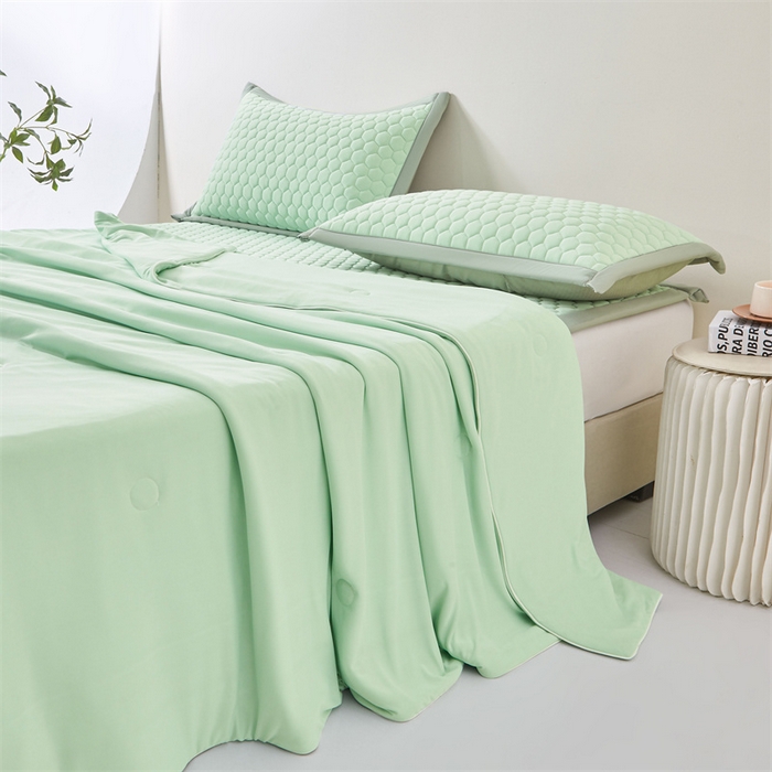 91家纺网 家纺一手货源 找家纺 雯豆家纺 2025夏季新品100%锦纶纯色凉感夏被空调被7A抗菌薄被子可机洗被芯 小冰皮锦纶夏被-水雾绿