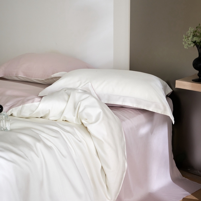 91家纺网 家纺一手货源 找家纺 金奇达2025新款【可芙】-轻氧水光天丝棉四件套（标准号全网控价（折后券后）不低于238元） 可芙-白+粉