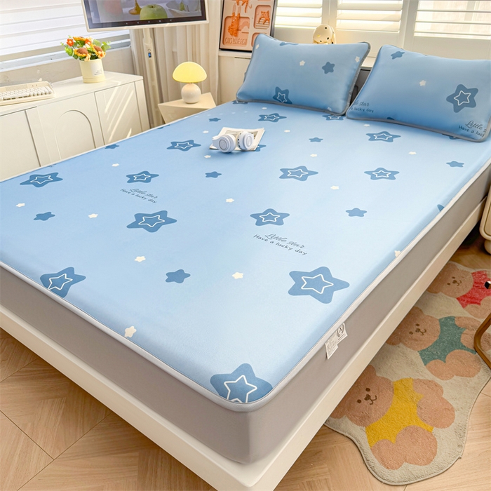 91家纺网 家纺一手货源 找家纺 雯豆家纺 2025夏季新品碳光冰丝凉席床笠款三件套印花小清新绑带冰丝席床罩 碳光冰丝席-床笠款-浩瀚星辰