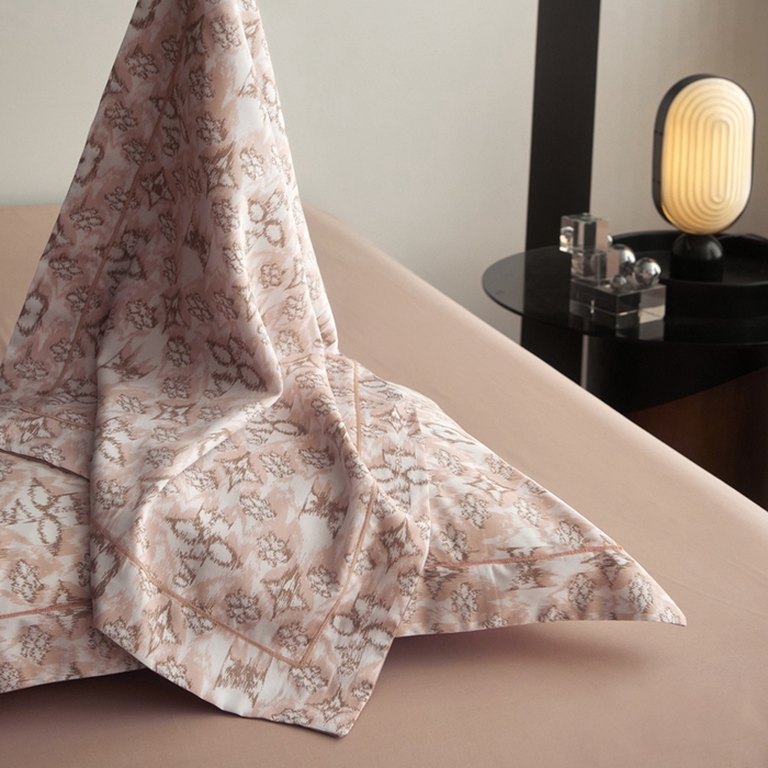 91家纺网 家纺一手货源 找家纺 金奇达2025新款【 巴赫之音】-茧养莱赛尔四件套（标准号全网控价（折后券后）不低于258元） 佩洛斯-粉黛