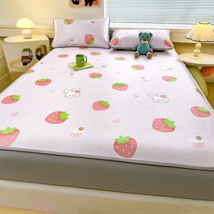 91家纺网 家纺一手货源 找家纺 雯豆家纺 2025夏季新品冰藤印花床笠三件套加厚冰丝软藤席小清新印花床罩单件 冰藤席-床笠款-草莓兔