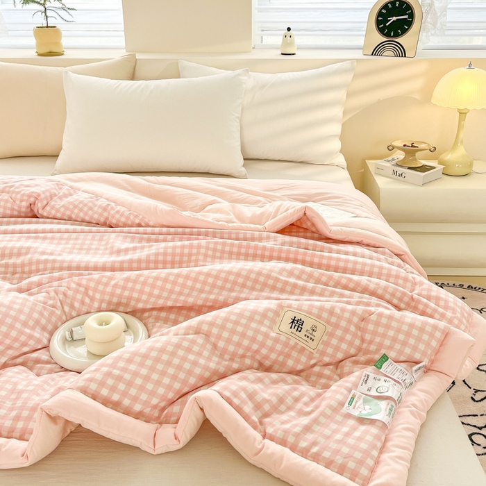 91家纺网 家纺一手货源 找家纺 爱宝被业 2025新款无印风新疆棉花夏被 100%新疆棉花 简月