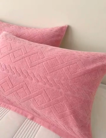 91家纺网 家纺一手货源 找家纺 悦然毛巾被 2025新款全棉老式枕巾毛圈款 旧时光豆纱一只