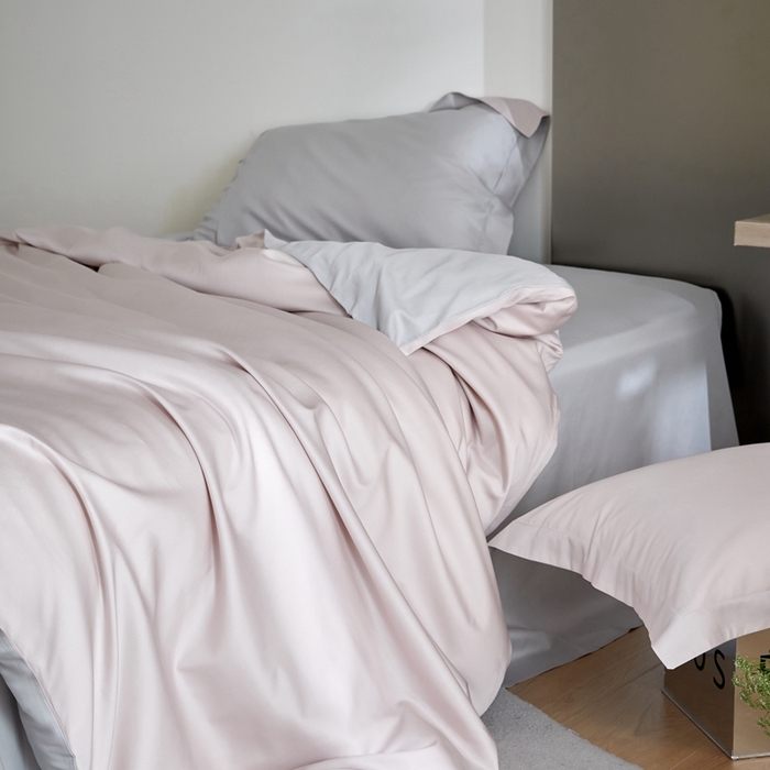 91家纺网 家纺一手货源 找家纺 金奇达2025新款【可芙】-轻氧水光天丝棉四件套（标准号全网控价（折后券后）不低于238元） 可芙-粉+灰