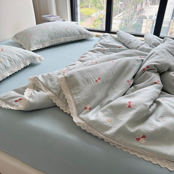 91家纺网 家纺一手货源 找家纺 8+8 （花型持续更新中）2025新款全棉双层纱镂空花边/皱皱花边四件套 甜甜兔