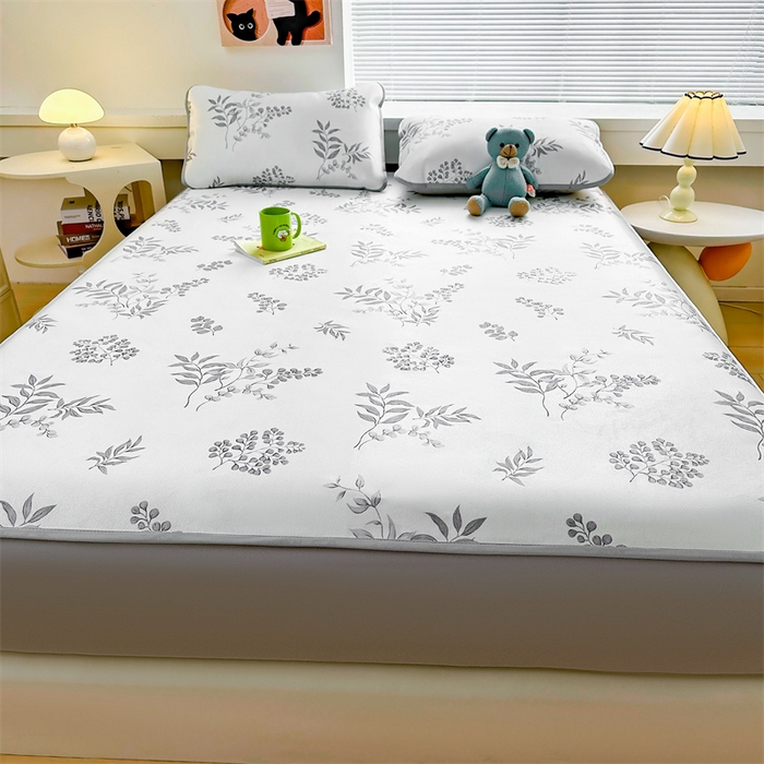 91家纺网 家纺一手货源 找家纺 雯豆家纺 2025夏季新品冰藤印花床笠三件套加厚冰丝软藤席小清新印花床罩单件 冰藤席-床笠款-赛里木语