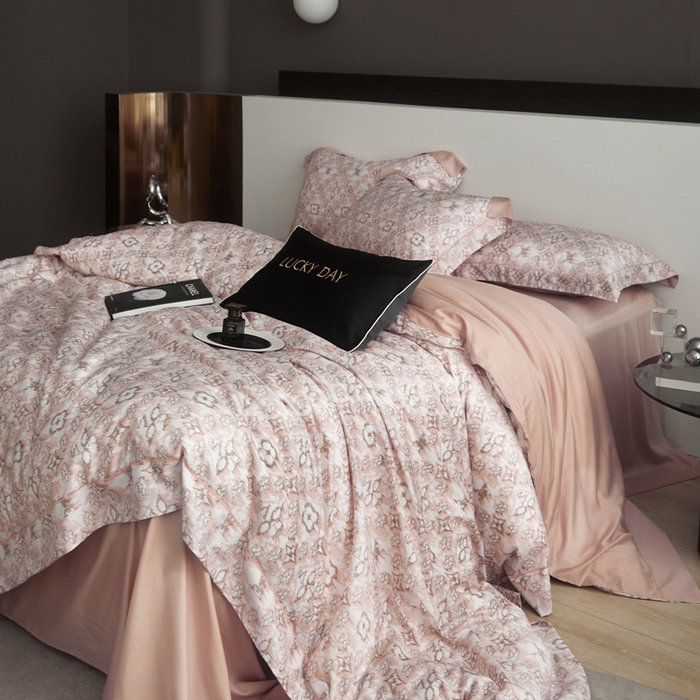 91家纺网 家纺一手货源 找家纺 金奇达2025新款【 巴赫之音】-茧养莱赛尔四件套（标准号全网控价（折后券后）不低于258元） 佩洛斯-粉黛