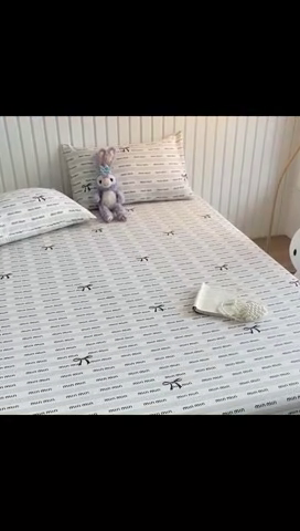 91家纺网 家纺一手货源 找家纺 芯元素 2025新款针织双层纱印花床笠 时尚小咪