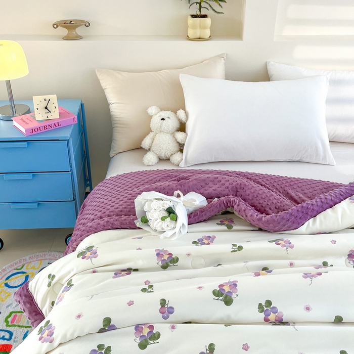 91家纺网 家纺一手货源 找家纺 爱宝被业 2025新款豆豆夏被 夏日葡萄