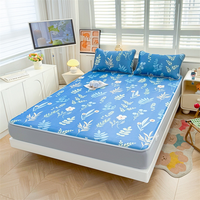 91家纺网 家纺一手货源 找家纺 雯豆家纺 2025夏季新品碳光冰丝凉席床笠款三件套印花小清新绑带冰丝席床罩 碳光冰丝席-床笠款-花影动