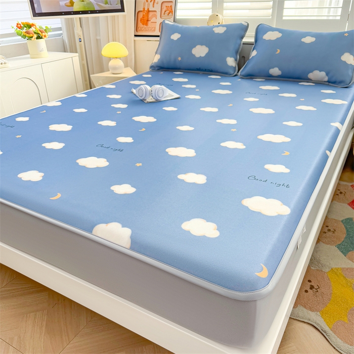 91家纺网 家纺一手货源 找家纺 雯豆家纺 2025夏季新品碳光冰丝凉席床笠款三件套印花小清新绑带冰丝席床罩 碳光冰丝席-床笠款-天空云