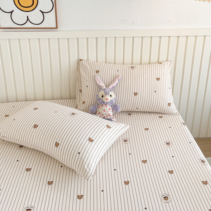 91家纺网 家纺一手货源 找家纺 芯元素 2025新款针织双层纱印花床笠 绅士小熊