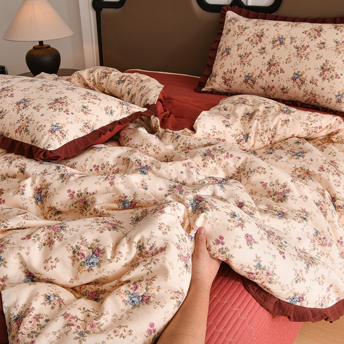 91家纺网 家纺一手货源 找家纺 金艾草2026新款A类纯棉双层纱皱皱纱花边床盖四件套（复古风） 花漾-酒红色-床盖款