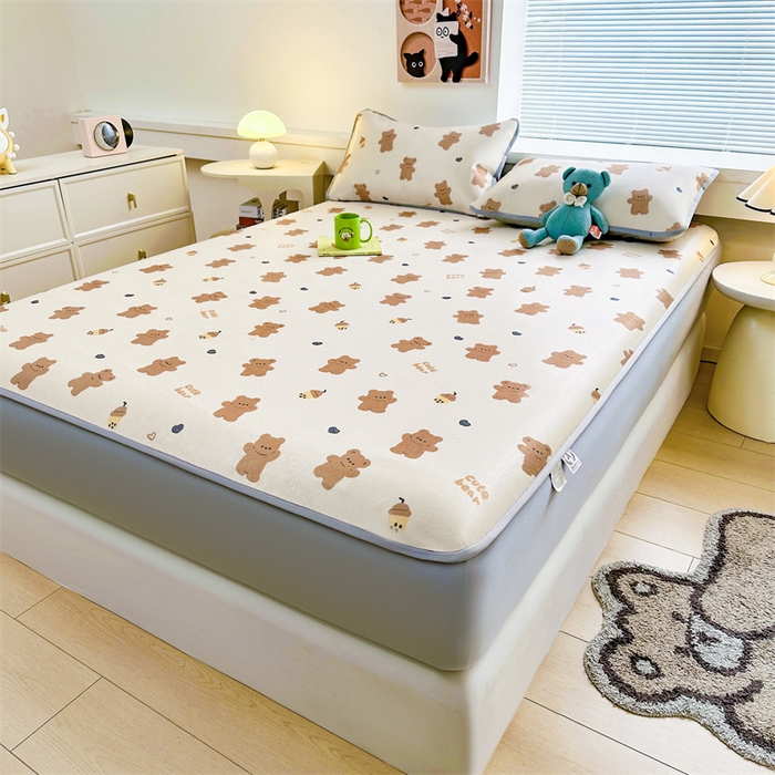 91家纺网 家纺一手货源 找家纺 雯豆家纺 2025夏季新品冰藤印花床笠三件套加厚冰丝软藤席小清新印花床罩单件 冰藤席-床笠款-奶茶王子