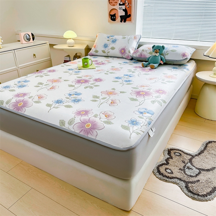 91家纺网 家纺一手货源 找家纺 雯豆家纺 2025夏季新品冰藤印花床笠三件套加厚冰丝软藤席小清新印花床罩单件 冰藤席-床笠款-出水芙蓉