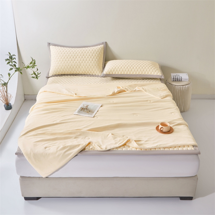 91家纺网 家纺一手货源 找家纺 雯豆家纺 2025夏季新品100%锦纶纯色凉感夏被空调被7A抗菌薄被子可机洗被芯 小冰皮锦纶夏被-杏子米