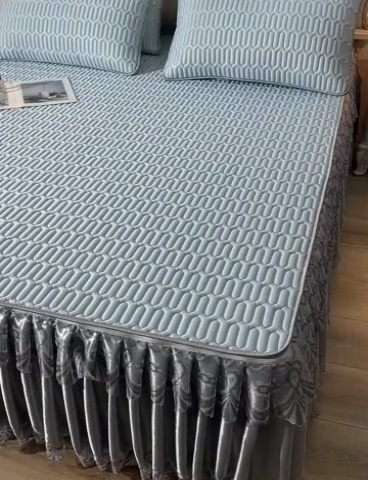 91家纺网 家纺一手货源 找家纺 诺梵 2025新款可拆卸乳胶凉席三件套床裙款 可拆蓝灰