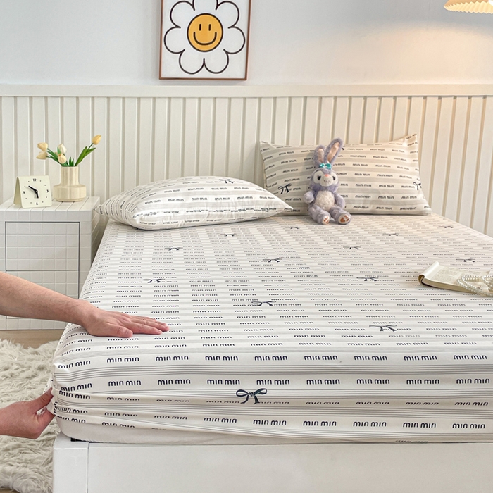 91家纺网 家纺一手货源 找家纺 芯元素 2025新款针织双层纱印花床笠 时尚小咪