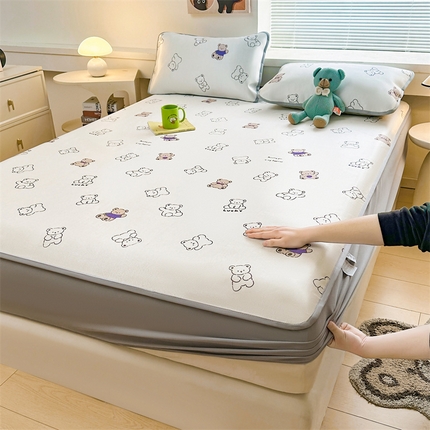 91家纺网 家纺一手货源 找家纺 雯豆家纺 2025夏季新品冰藤印花床笠三件套加厚冰丝软藤席小清新印花床罩单件 冰藤席-床笠款-米洛熊