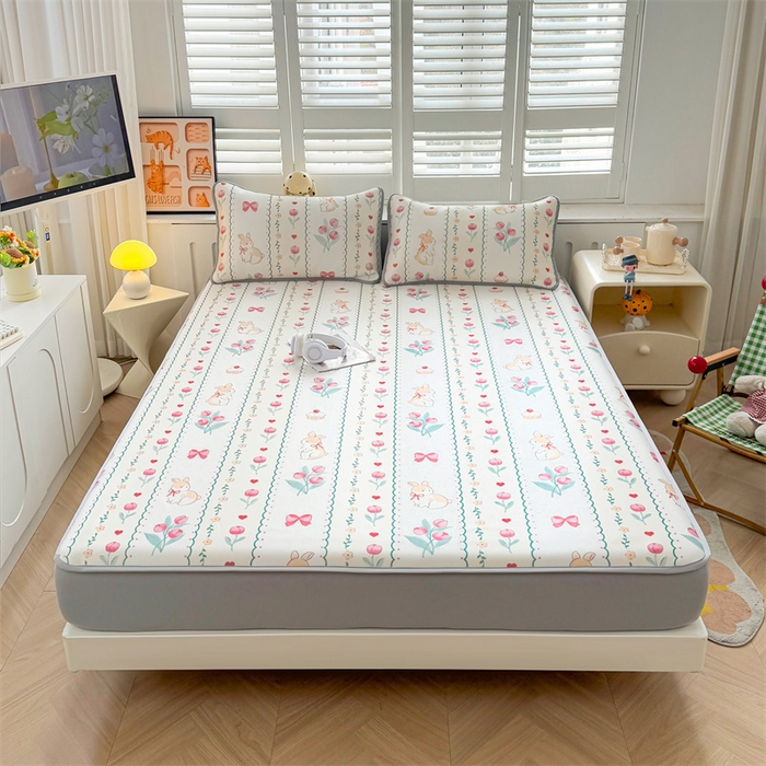 91家纺网 家纺一手货源 找家纺 雯豆家纺 2025夏季新品碳光冰丝凉席床笠款三件套印花小清新绑带冰丝席床罩 碳光冰丝席-床笠款-浪漫花丛