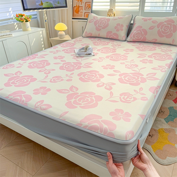 91家纺网 家纺一手货源 找家纺 雯豆家纺 2025夏季新品碳光冰丝凉席床笠款三件套印花小清新绑带冰丝席床罩 碳光冰丝席-床笠款-温语