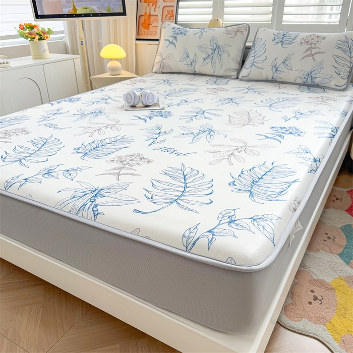 91家纺网 家纺一手货源 找家纺 雯豆家纺 2025夏季新品碳光冰丝凉席床笠款三件套印花小清新绑带冰丝席床罩 碳光冰丝席-床笠款-迷失