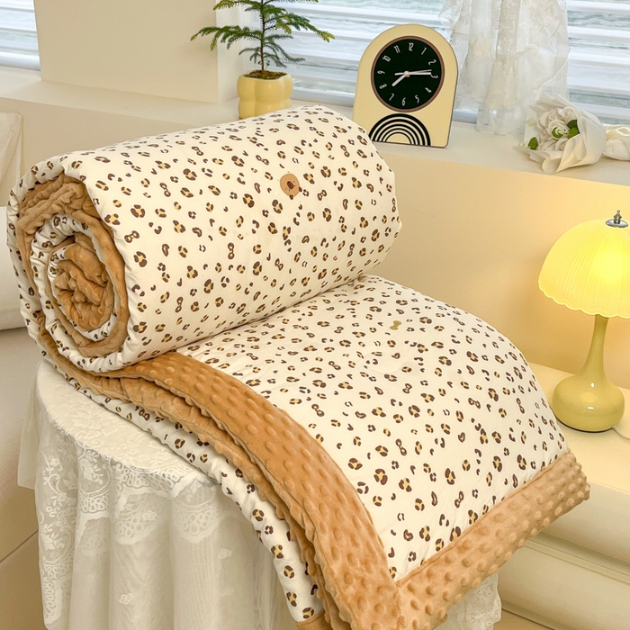 91家纺网 家纺一手货源 找家纺 爱宝被业 2025新款豆豆夏被 卡皮巴拉