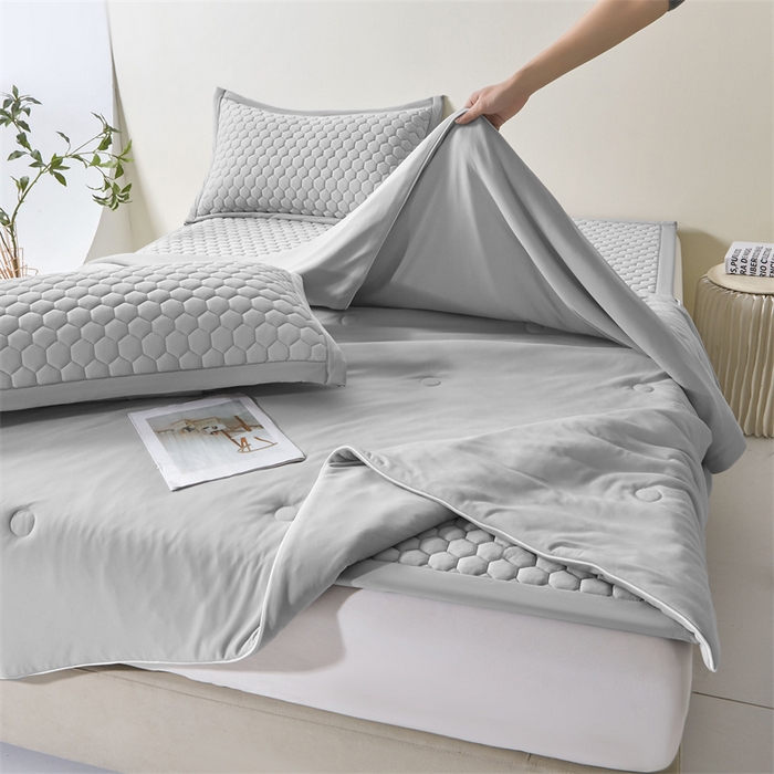 91家纺网 家纺一手货源 找家纺 雯豆家纺 2025夏季新品100%锦纶纯色凉感夏被空调被7A抗菌薄被子可机洗被芯 小冰皮锦纶夏被-时光灰