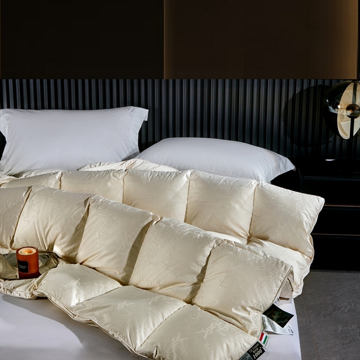 91家纺网 家纺一手货源 找家纺 静若居2025新款高精密全棉提花单层高端立体羽绒被壳大牌提花羽绒被壳95白鹅绒被 YSL咖金-贝壳
