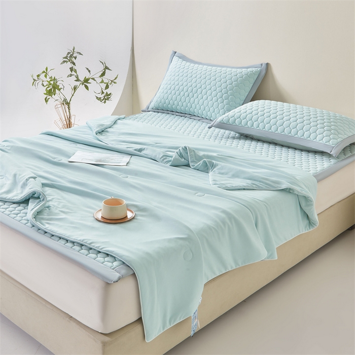 91家纺网 家纺一手货源 找家纺 雯豆家纺 2025夏季新品100%锦纶纯色凉感夏被空调被7A抗菌薄被子可机洗被芯 小冰皮锦纶夏被-淡水蓝