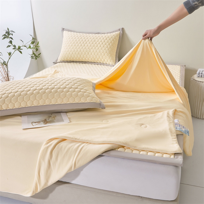 91家纺网 家纺一手货源 找家纺 雯豆家纺 2025夏季新品100%锦纶纯色凉感夏被空调被7A抗菌薄被子可机洗被芯 小冰皮锦纶夏被-杏子米