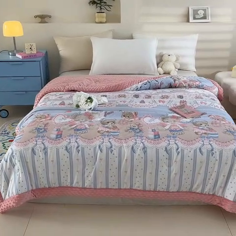 91家纺网 家纺一手货源 找家纺 爱宝被业 2025新款豆豆夏被 嘟嘟熊