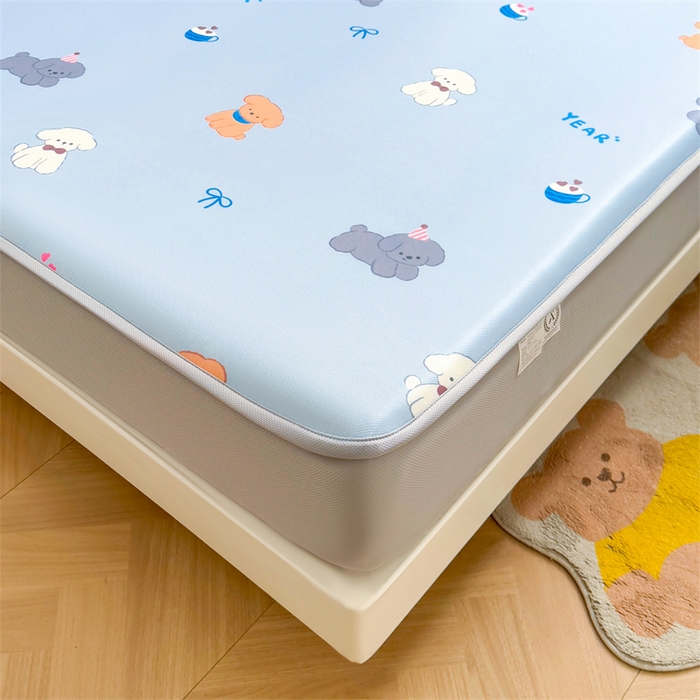 91家纺网 家纺一手货源 找家纺 雯豆家纺 2025夏季新品碳光冰丝凉席床笠款三件套印花小清新绑带冰丝席床罩 碳光冰丝席-床笠款-旺财