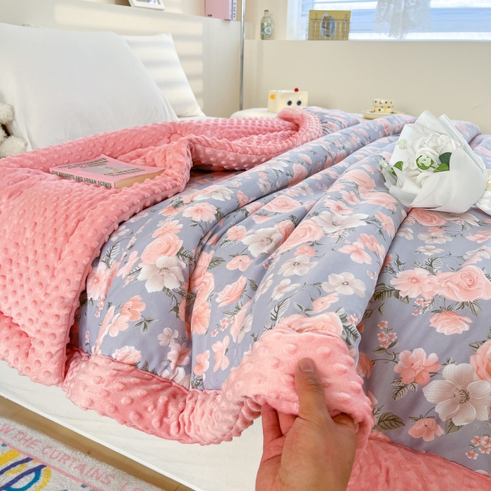 91家纺网 家纺一手货源 找家纺 爱宝被业 2025新款豆豆夏被 爱的花海