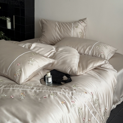 鹿班家居 2025新款60支莱赛尔精密刺绣四件套-茁野花棠【标准会员-20元】 茁野花棠-香槟